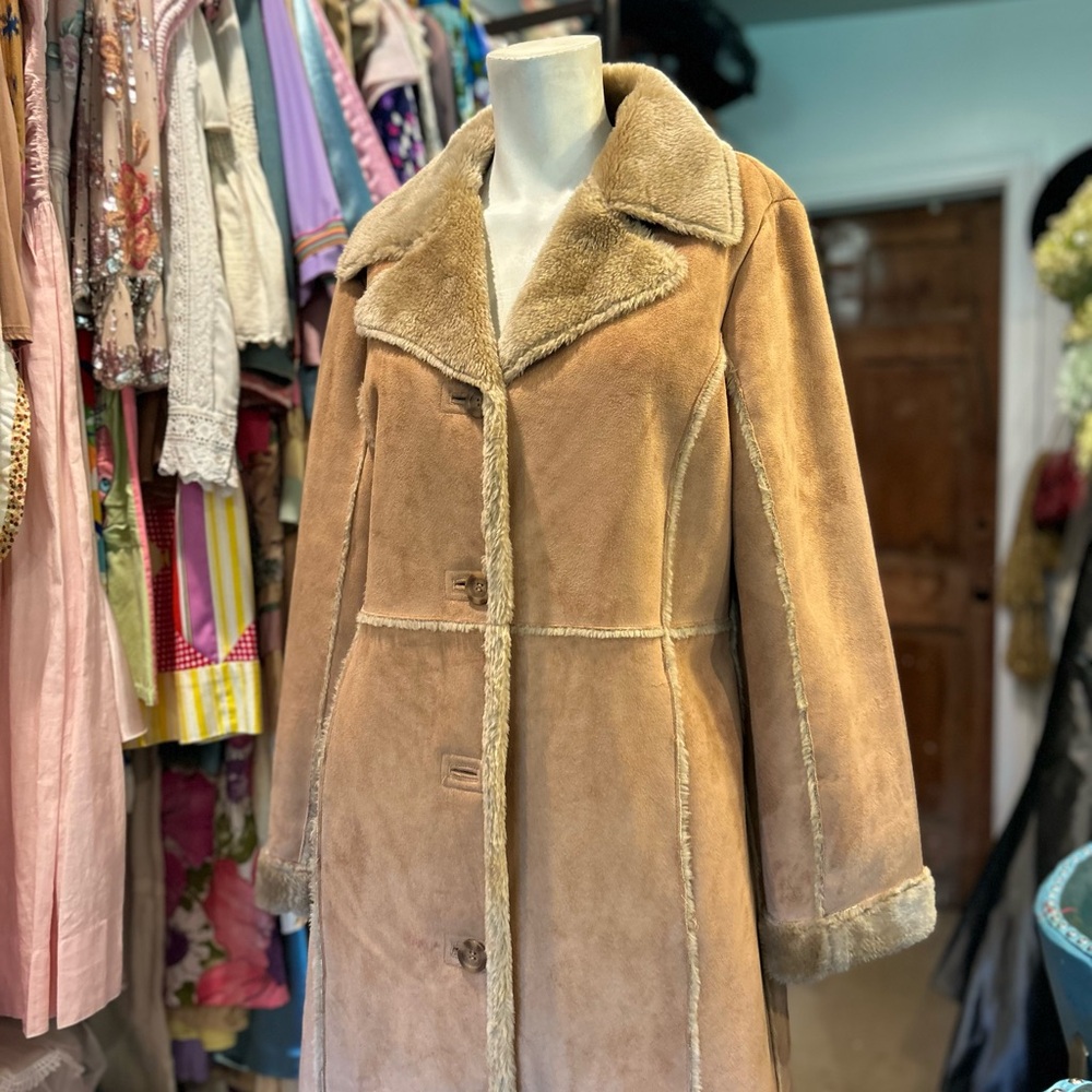 SOFT Suede &Fur Coat - Picture 9 of 16